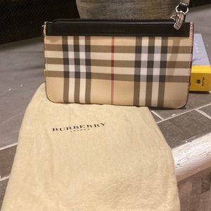 Burberry wristlet never worn perfect condition.